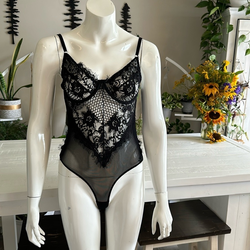 Fashion Nova hopelessly romantic, Size Small, black lace, underwire bodysuit NWT